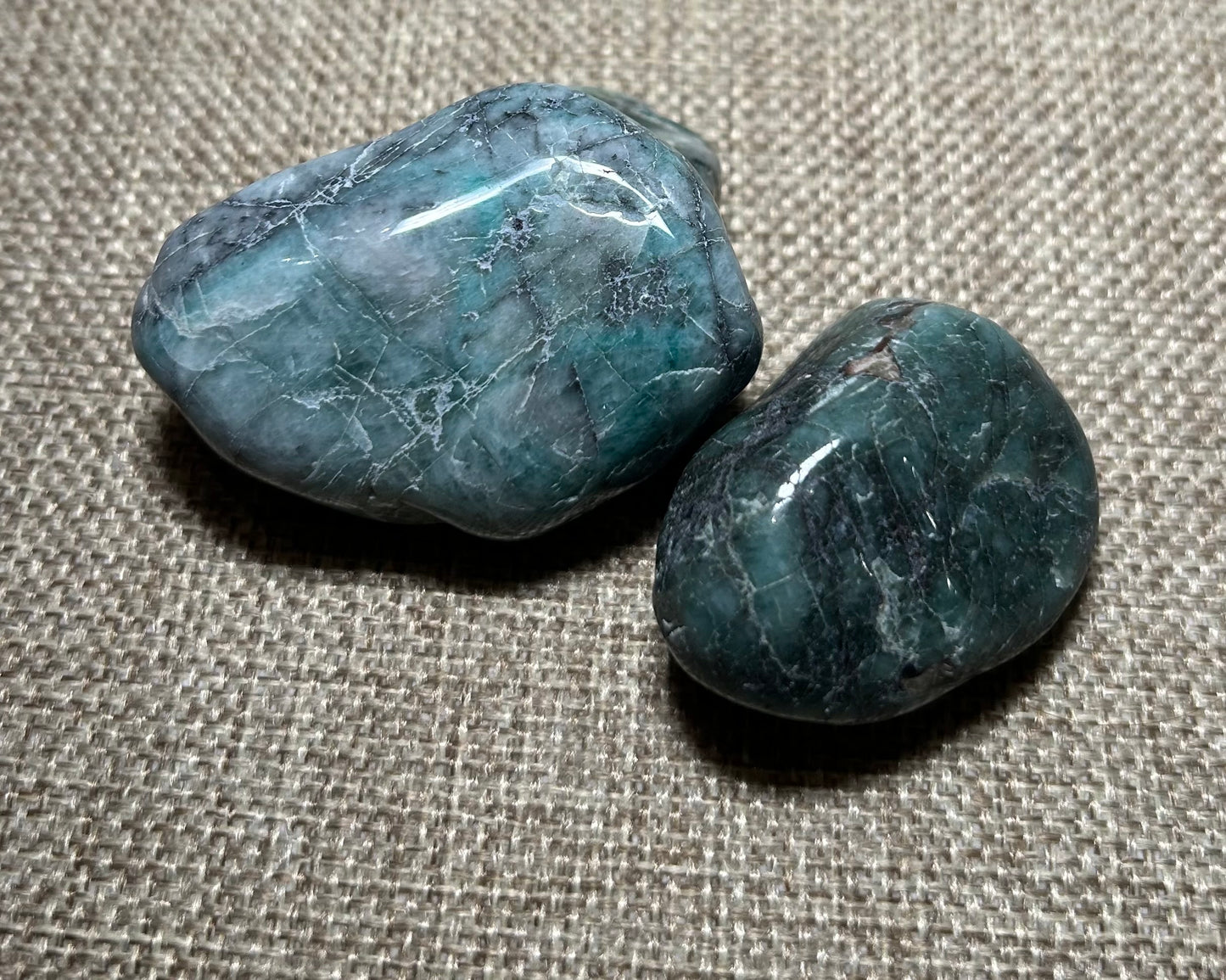 Super Emerald Tumble Stone – Heart Healing & Abundant Energy