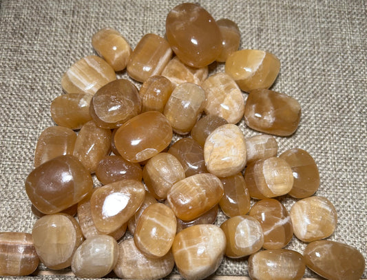 Honey Calcite Tumble Stone – Confidence & Mental Clarity
