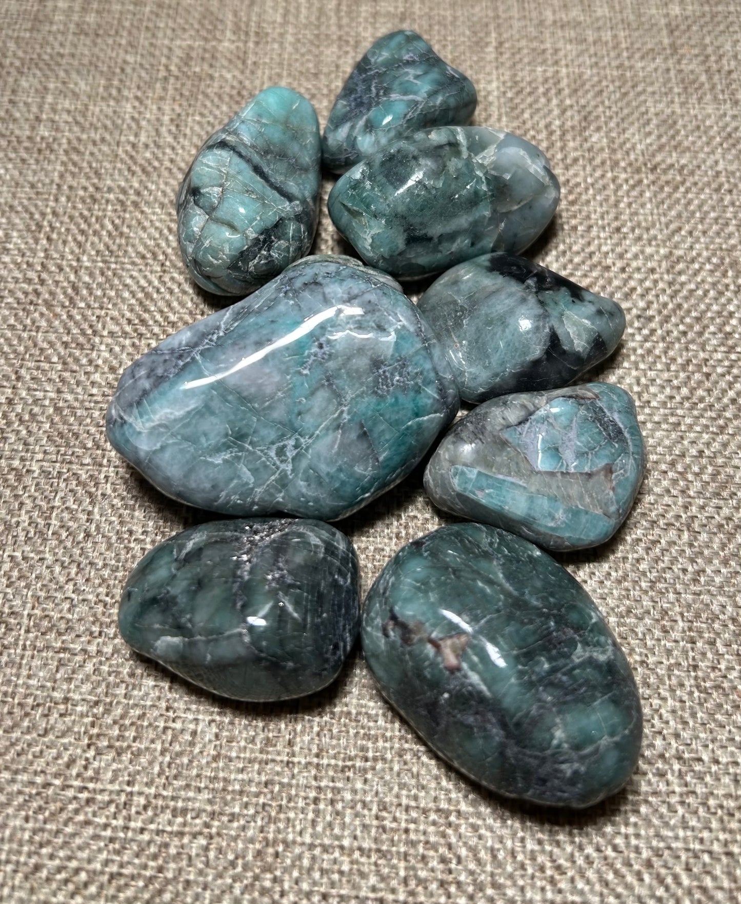 Super Emerald Tumble Stone – Heart Healing & Abundant Energy